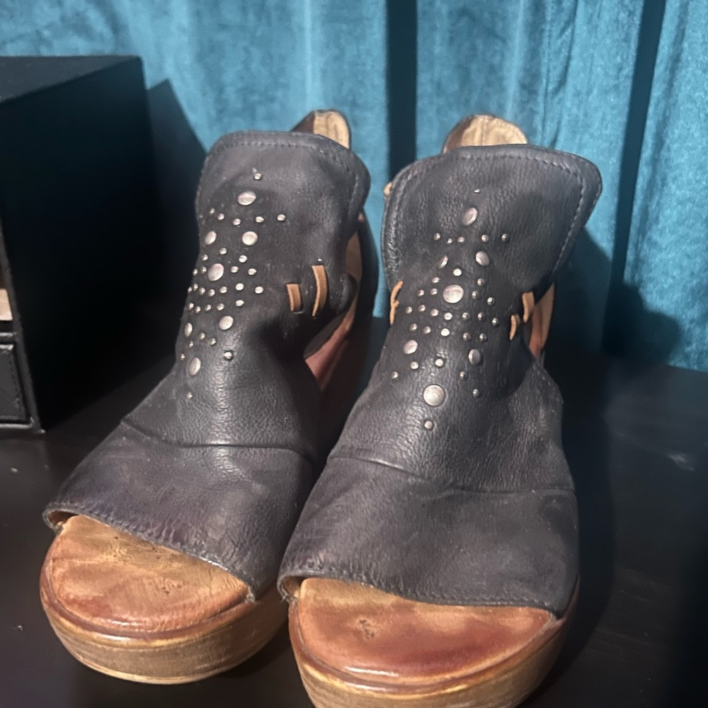 Miz Mooz Black and Tan Leather Clogs
